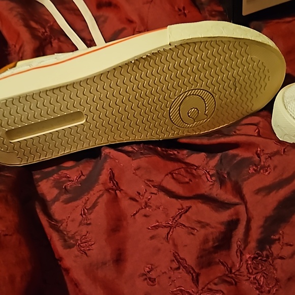 Coach shoes  size 8 1/2B IVORY/CHALK - Picture 2 of 4